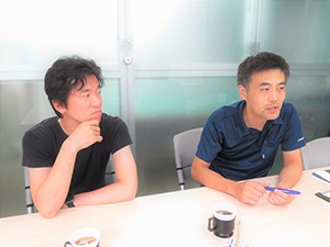 左起：齐藤英二先生和伊藤雅浩科长