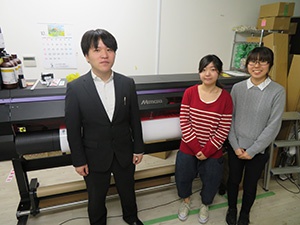 松本畅亘社长与该公司员工